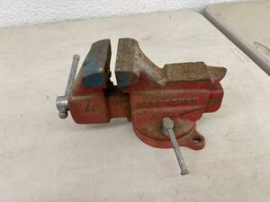 lot 139 image: Bench Vice
