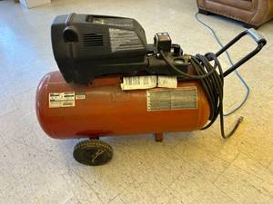 lot 150 image: Craftsman 150PSI 6HP 33 Gallon Air Compressor