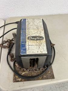 lot 152 image: Dayton Winch Model 4Z327