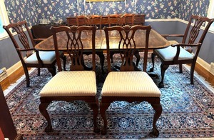 lot 5 image: Vintage Dining Room Table and Chairs Set