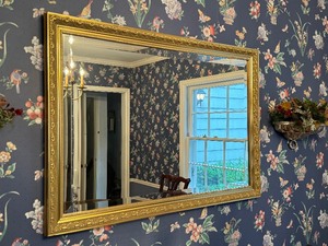 lot 20 image: Decorative Gold Colored Wall Mirror
