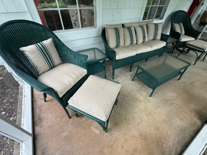 lot 1 image: Charming Vintage Patio Set