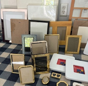 lot 90 image: Variety of Picture Frames