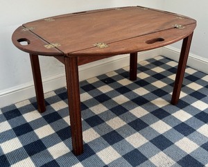 lot 91 image: Vintage Mahogany Butlers Tray Table