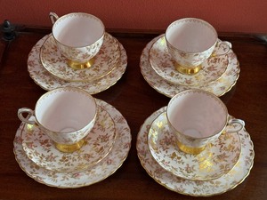 lot 29 image: Vintage Tuscan Luncheon Partial Tea Set