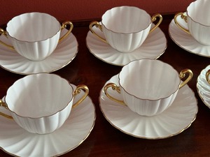 lot 17 image: Six Vintage Shelley Cream Soup Cups and Saucers