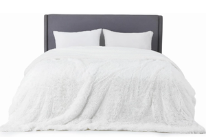 lot 397 image: King Size Bedsure Soft White Faux Fur Blanket - Fluffy, Shaggy Sherpa