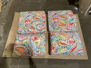 lot 302 image: Set of 2 Outdoor Seat Cushions