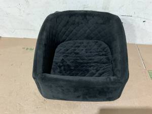 lot 306 image: NEEZUKAR Dog Car Seat for Small Medium Dogs