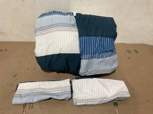 lot 329 image: Blue Patchwork Pattern 3 Piece Quilt Set, Queen Size