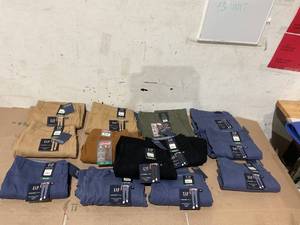 lot 358 image: Lot of 13 Assorted Mens 40 x 30 Gap Pants