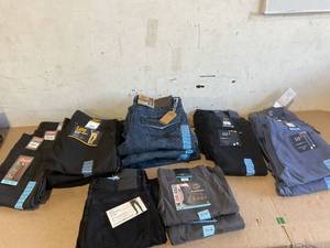 lot 360 image: Lot of 25 Assorted Size Mens 32 x 30 Pants