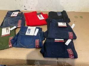 lot 365 image: Lot of 7 Assorted Size Womens 14 Pants