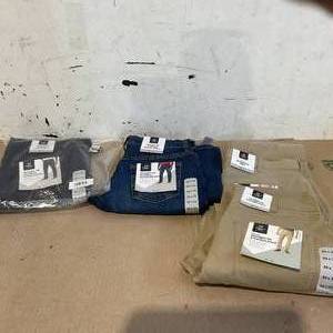 lot 374 image: Lot of 4 Assorted Size Mens 30 x 32 Pants