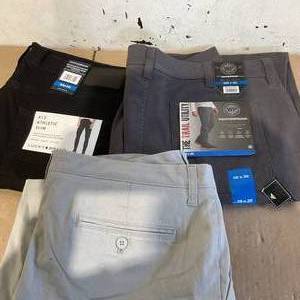 lot 377 image: Lot of 3 Assorted Size Mens 38 x 30 Pants