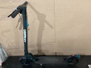 lot 284 image: Gotrax Rival Adult Teen Electric Scooter 12 mile 15.5mph 250W