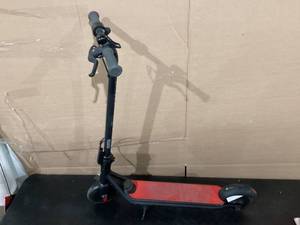 lot 285 image: Segway C15 Youth Electric Kick Scooter