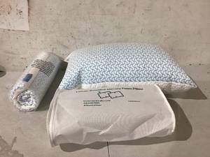 lot 424 image: Luxury Shredded Memory Foam Pillows
