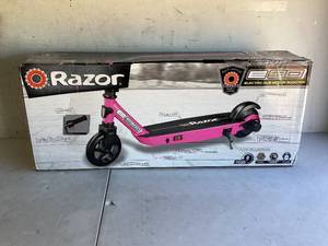 lot 498 image: Razor Black Label E90 Electric Scooter - Pink and up to 120 lbs, up to 10 mph
