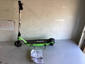 lot 500 image: Razor Black Label E90 Electric Scooter - Green and up to 120 lbs, up to 10 mph