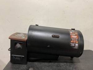 lot 3 image: Pit Boss Austin XL 1000 Sq in Wood Fired Pellet Grill and Smoker