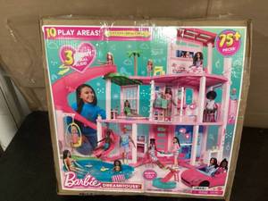 lot 520 image: Barbie Dreamhouse Pool Party Doll House