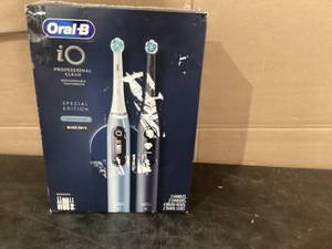lot 546 image: Oral-B iO Series 7 Electric Toothbrush, Black Onyx & Aquamarine, 4 Brush Heads, 2 pkOral-B iO Series 7 Electric Toothbrush, Black Onyx & Aquamarine, 4 Brush Heads, 2 pk