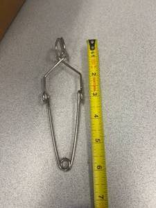 lot 37 image: Approx 96 Test Tube Clamps