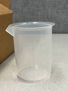 lot 49 image: 6 - 250ml Plastic Beakers