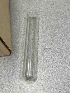lot 53 image: 33 Test Tubes With Lip 25x150mm