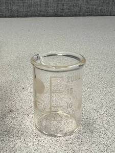 lot 57 image: 12 - 20ml Beakers
