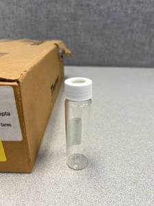 lot 58 image: 72 - Vials Clear Boro W Septa Thermo Scientific 40ml
