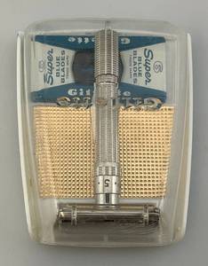 lot 16 image: Vintage Gillete Razor In Original Case Complete With Blades