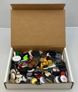lot 107 image: Misc. Vintage Buttons