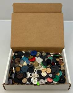 lot 108 image: Misc. Vintage Buttons