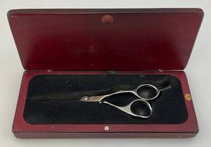lot 169 image: Vintage Centrix C2 Sereis 575 5.75 Shears Professional Scissors In Wood Display Box