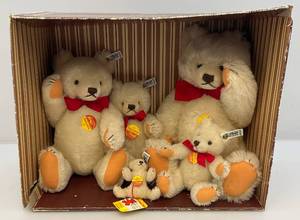 lot 171 image: 1982 Collectors Edition Steiff Original Teddy Bear Family Set Of 5 With Original Box