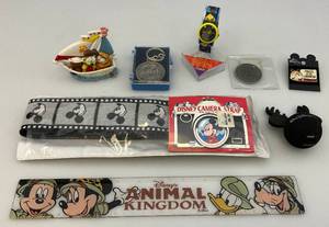 lot 172 image: Misc. Vintage Disney Mickey Mouse Items & More