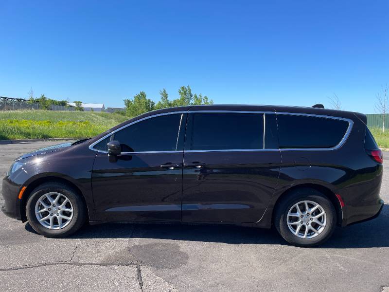 2017 Chrysler Pacifica LX - 2 OWNERS