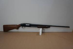 lot 1P image: Winchester Model 25 12 Gauge Pump-Action Shotgun