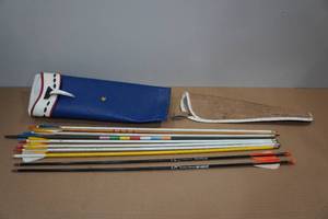 lot 7 image: 2 Quivers with Arrows