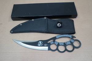 lot 18 image: Cobra Knuckle Buster Dual Edge Knife
