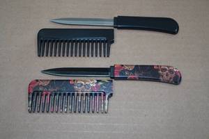lot 25 image: 2 Hair Comb Knives