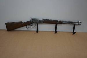 lot 29 image: Rifle Coat Rack