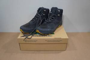 lot 63 image: Vasque Breeze Hiking Boots - Mens 13