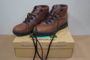 lot 64 image: Vasque Sundowner Hiking Boots - Mens 11.5 Wide