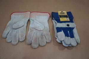 lot 65 image: 2 Pairs of Work Gloves