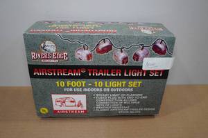 lot 70 image: IndoorOutdoor Airstream Trailer Novelty Light Set