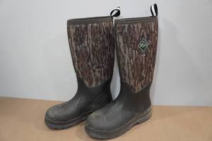 lot 86 image: Muck Chore Boots - Mens 8Womens 9