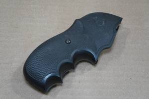 lot 102 image: Bianchi Rubber Revolver Grip